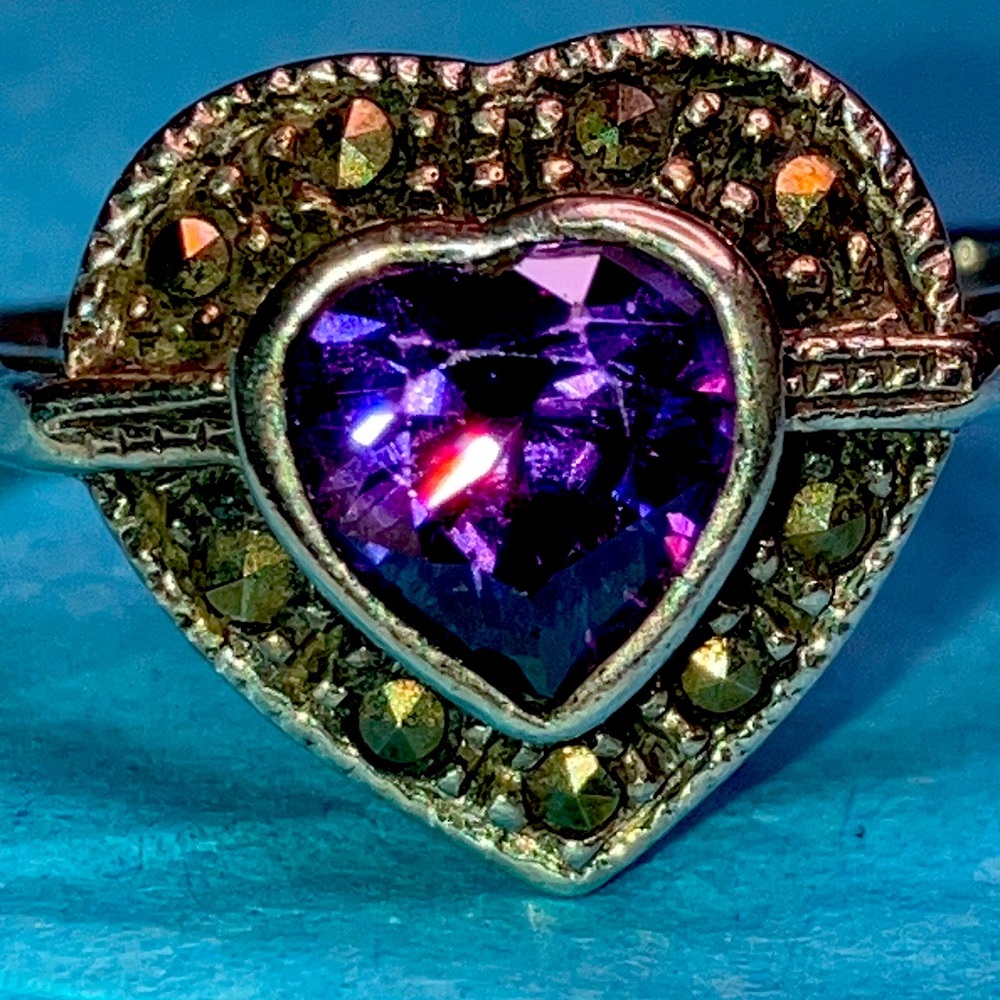 Vintage sterling silver and genuine amethyst ring.